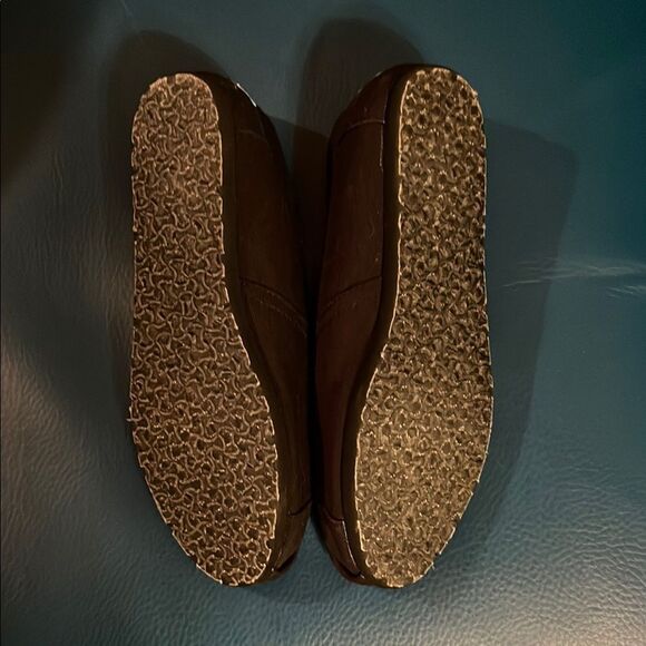 TOMS Women's Black Slip-On Loafers - Picture 5 of 7